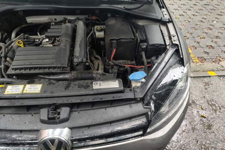 Used Volkswagen Golf 2014 1.4TSI Luxury Travel Edition Engine Bay Left
