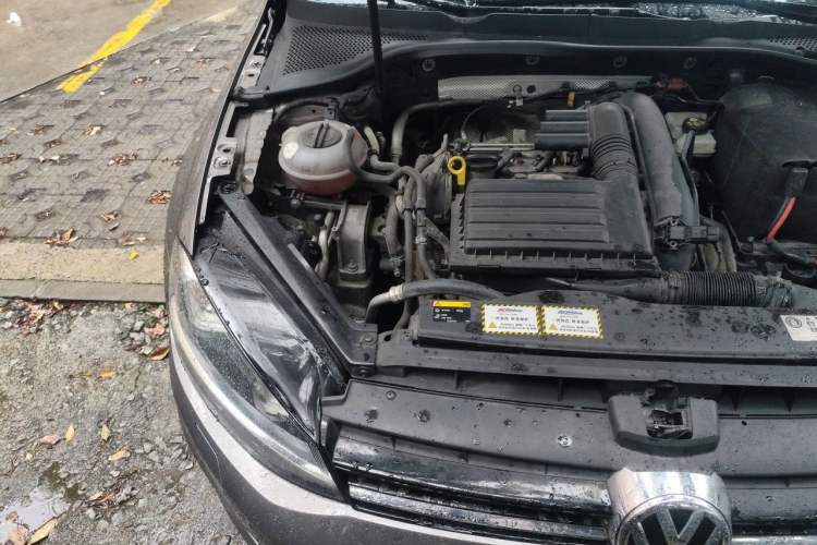 Used Volkswagen Golf 2014 1.4TSI Luxury Travel Edition Engine Bay Right