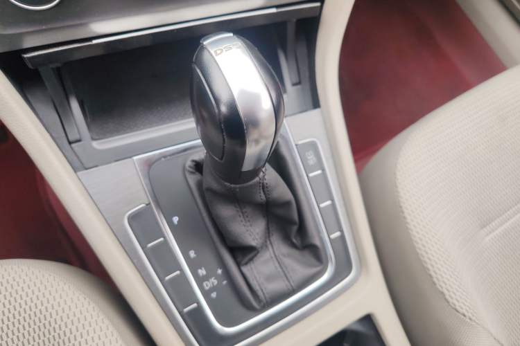 Used Volkswagen Golf 2014 1.4TSI Automatic Comfort Model Gear Lever