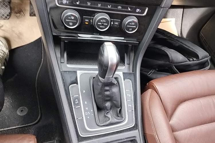 Used Volkswagen Golf 2014 1.4TSI Luxury Travel Edition Gear Lever