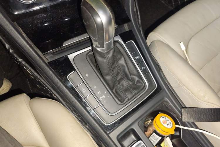 Used Volkswagen Golf 2014 1.4TSI Luxury Travel Edition Gear Lever