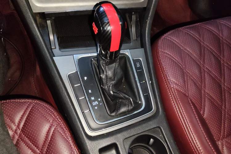 Used Volkswagen Golf 2014 1.4TSI Automatic Comfort Model Gear Lever