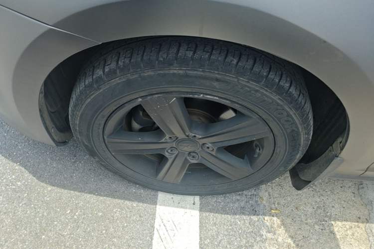 Used Volkswagen Golf 2014 1.4TSI Automatic Comfort Model Left Front Wheel Hub