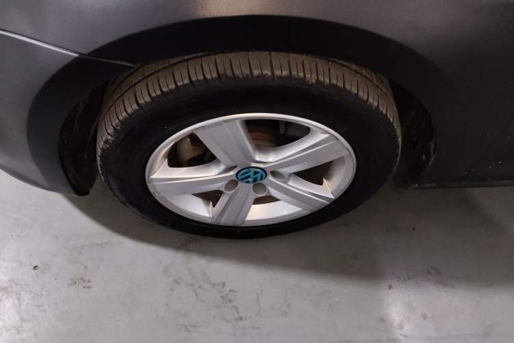 Used Volkswagen Golf 2014 1.4TSI Automatic Comfort Model Left Front Wheel Hub