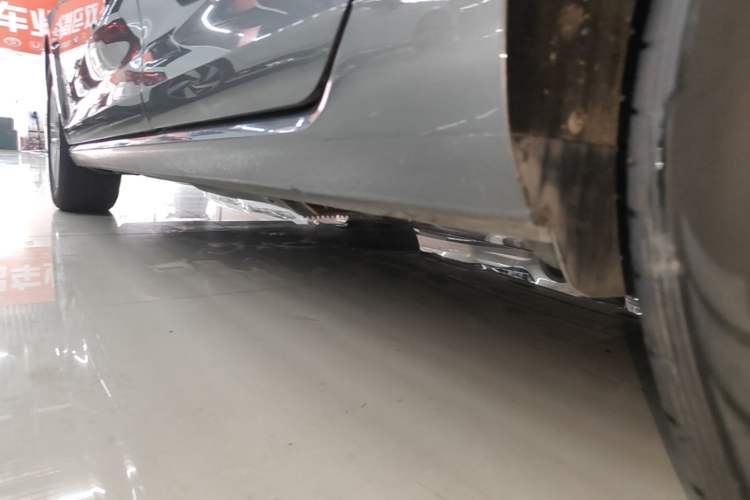 Used Volkswagen Golf 2014 1.4TSI Automatic Comfort Model Left Side Sill
