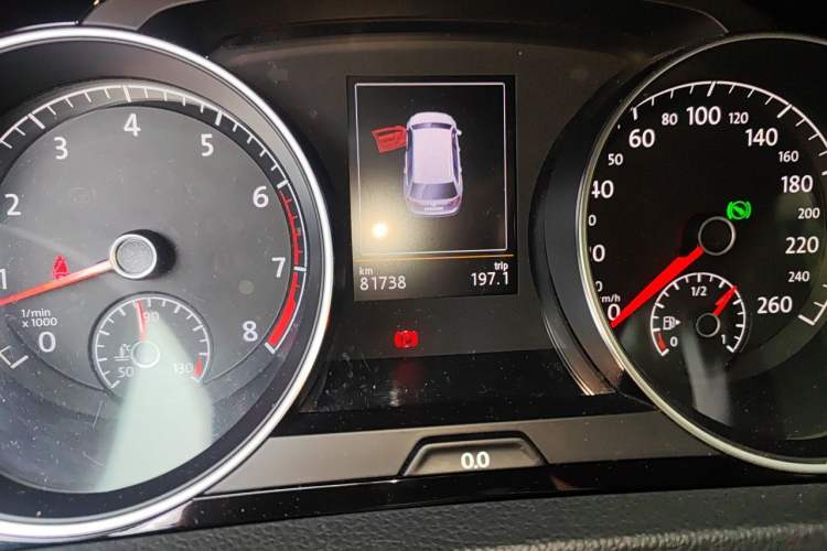 Used Volkswagen Golf 2014 1.4TSI Luxury Travel Edition Odometer Close Up