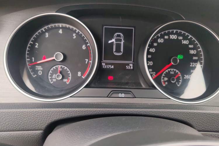 Used Volkswagen Golf 2014 1.4TSI Automatic Comfort Model Odometer Close Up