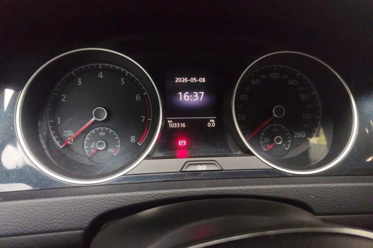 Used Volkswagen Golf 2014 1.4TSI Luxury Travel Edition Odometer Close Up
