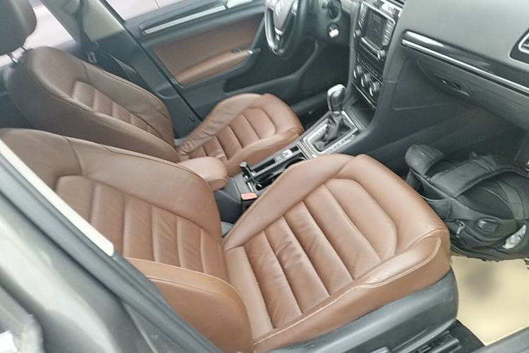 Used Volkswagen Golf 2014 1.4TSI Luxury Travel Edition Right Front Seat