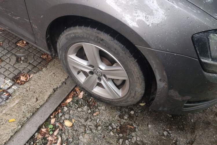 Used Volkswagen Golf 2014 1.4TSI Luxury Travel Edition Right Front Wheel Hub