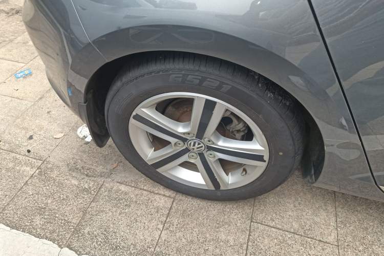 Used Volkswagen Golf 2014 1.4TSI Automatic Comfort Model Right Rear Wheel Hub
