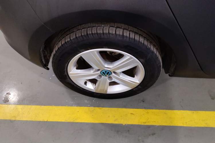 Used Volkswagen Golf 2014 1.4TSI Automatic Comfort Model Right Rear Wheel Hub