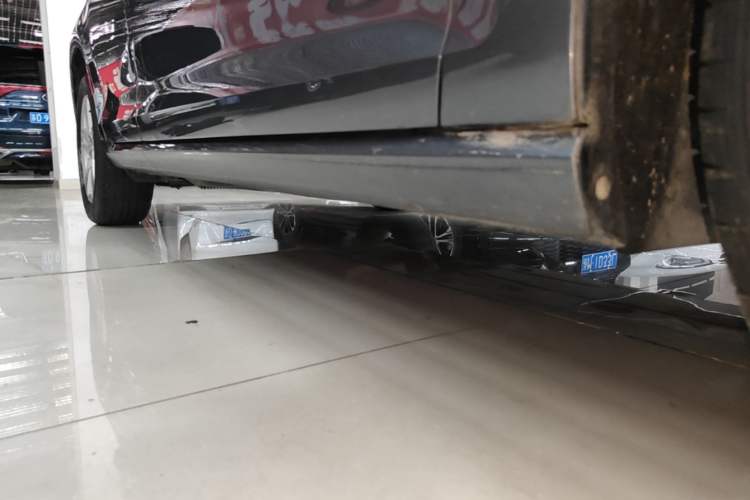 Used Volkswagen Golf 2014 1.4TSI Automatic Comfort Model Right Side Sill