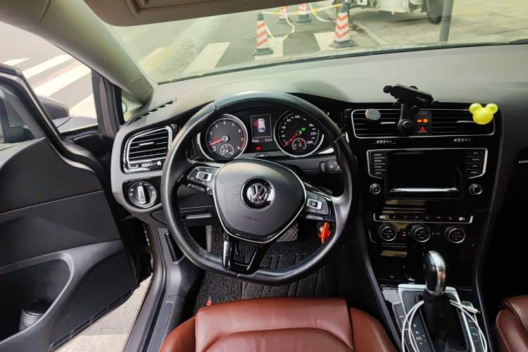 Used Volkswagen Golf 2014 1.4TSI Luxury Travel Edition Steering Wheel