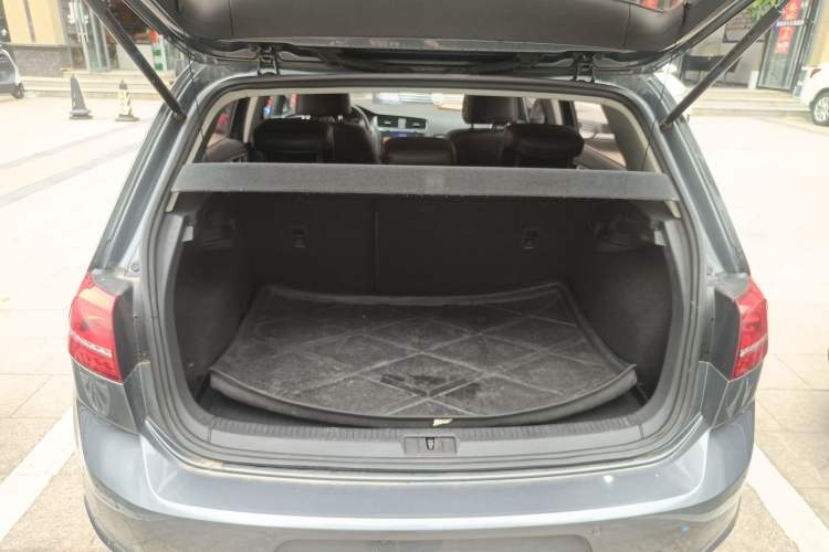 Used Volkswagen Golf 2014 1.4TSI Automatic Comfort Model Trunk