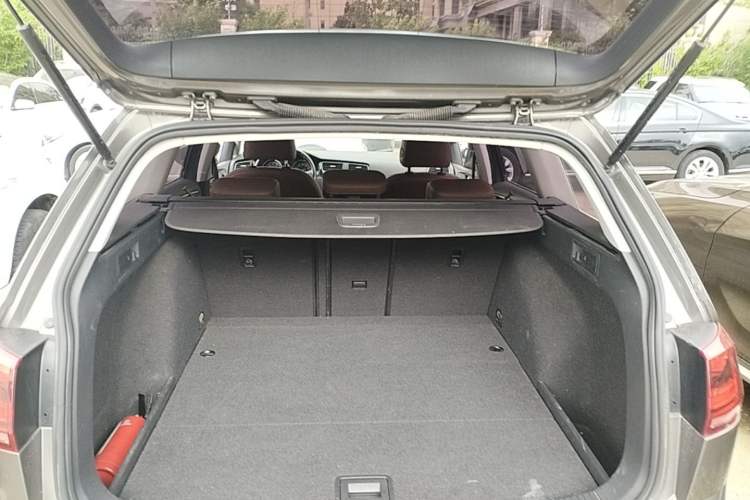 Used Volkswagen Golf 2014 1.4TSI Luxury Travel Edition Trunk