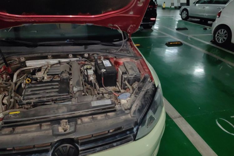 Used Volkswagen Golf 2014 1.4TSI Automatic Comfort Model Engine Bay Left