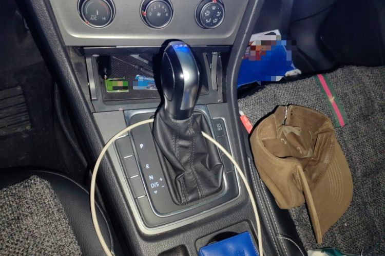 Used Volkswagen Golf 2014 1.4TSI Automatic Comfort Model Gear Lever