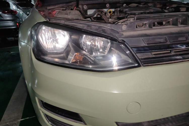 Used Volkswagen Golf 2014 1.4TSI Automatic Comfort Model Right Front Headlight