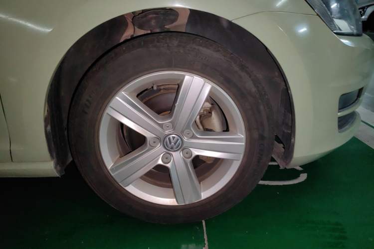 Used Volkswagen Golf 2014 1.4TSI Automatic Comfort Model Right Front Wheel Hub