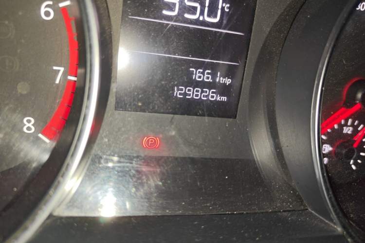 Used Volkswagen Golf 2014 1.6L Automatic Fashion Model Odometer Close Up