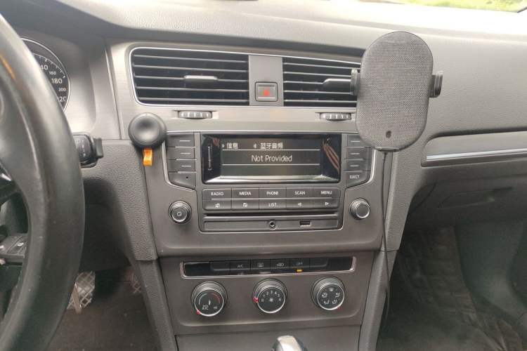 Used Volkswagen Golf 2014 1.6L Automatic Comfort Model Audio And AC Panel