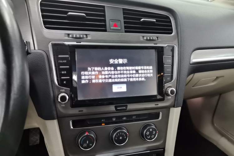 Used Volkswagen Golf 2014 1.4TSI Automatic Comfort Model Audio And AC Panel