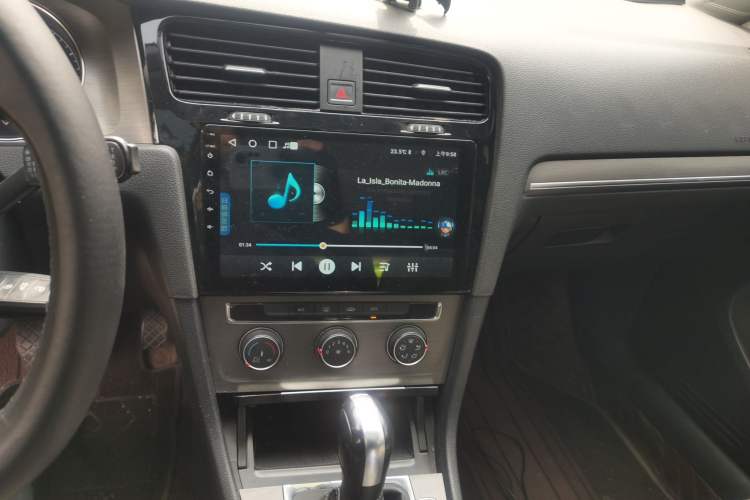 Used Volkswagen Golf 2014 1.4TSI Automatic Comfort Model Audio And AC Panel