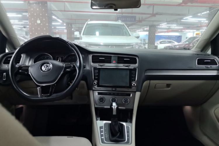 Used Volkswagen Golf 2014 1.4TSI Automatic Comfort Model Center Console