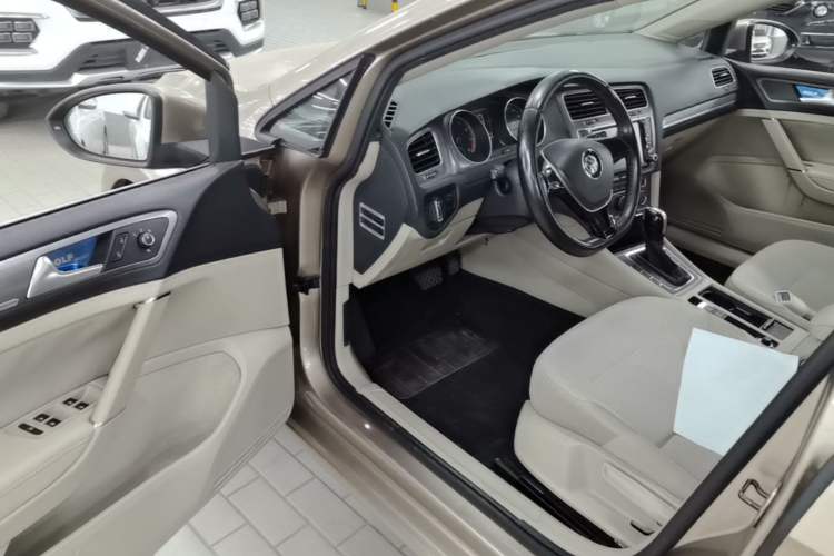 Used Volkswagen Golf 2014 1.4TSI Automatic Comfort Model Driver Seat