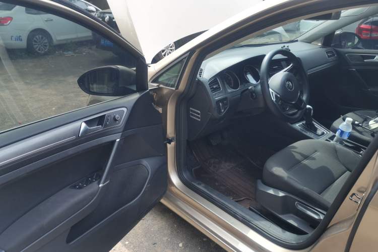Used Volkswagen Golf 2014 1.4TSI Automatic Comfort Model Driver Seat