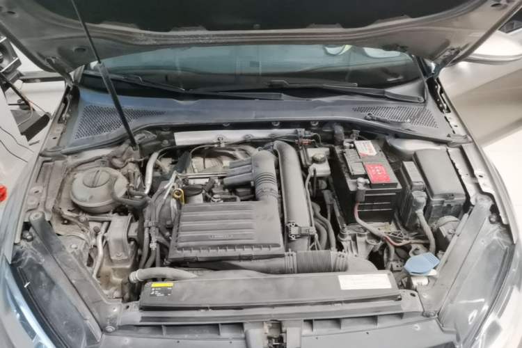Used Volkswagen Golf 2014 1.4TSI Automatic Comfort Model Engine Bay