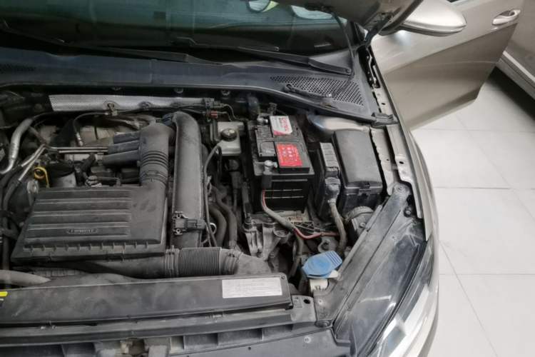 Used Volkswagen Golf 2014 1.4TSI Automatic Comfort Model Engine Bay Left