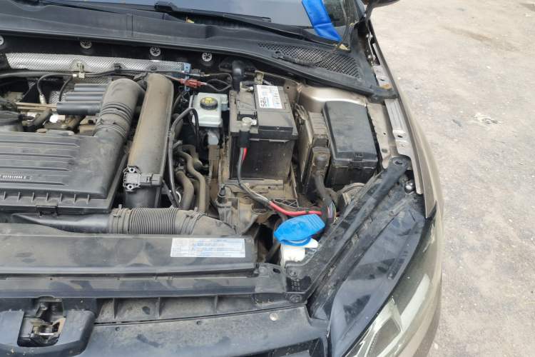Used Volkswagen Golf 2014 1.4TSI Automatic Comfort Model Engine Bay Left