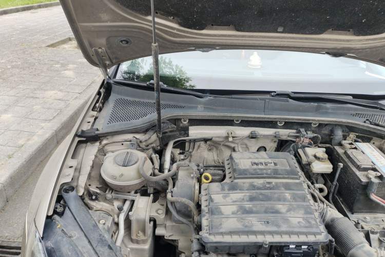Used Volkswagen Golf 2014 1.6L Automatic Comfort Model Engine Bay Right