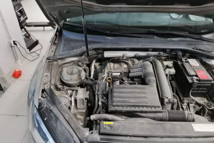 Used Volkswagen Golf 2014 1.4TSI Automatic Comfort Model Engine Bay Right