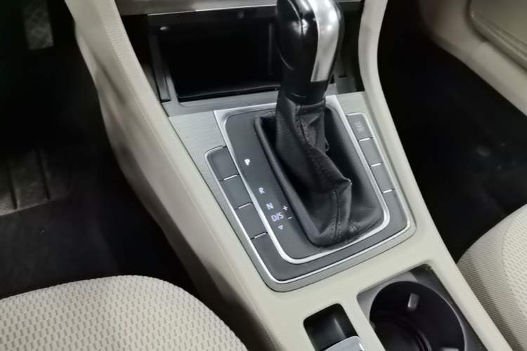 Used Volkswagen Golf 2014 1.4TSI Automatic Comfort Model Gear Lever