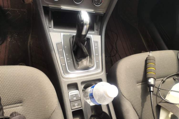 Used Volkswagen Golf 2014 1.4TSI Automatic Comfort Model Gear Lever