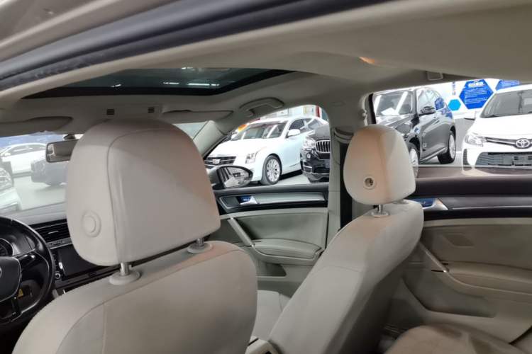 Used Volkswagen Golf 2014 1.4TSI Automatic Comfort Model Headliner