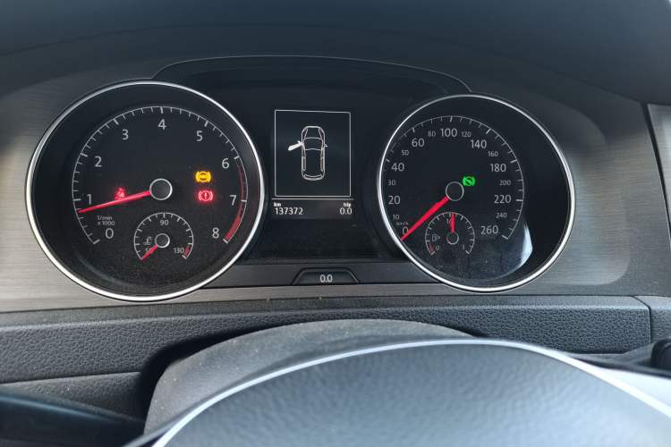 Used Volkswagen Golf 2014 1.4TSI Automatic Comfort Model Odometer Close Up