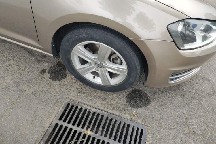Used Volkswagen Golf 2014 1.6L Automatic Comfort Model Right Front Wheel Hub