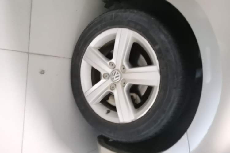Used Volkswagen Golf 2014 1.4TSI Automatic Comfort Model Right Front Wheel Hub