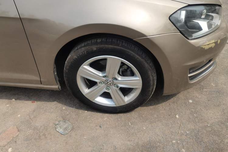 Used Volkswagen Golf 2014 1.4TSI Automatic Comfort Model Right Front Wheel Hub