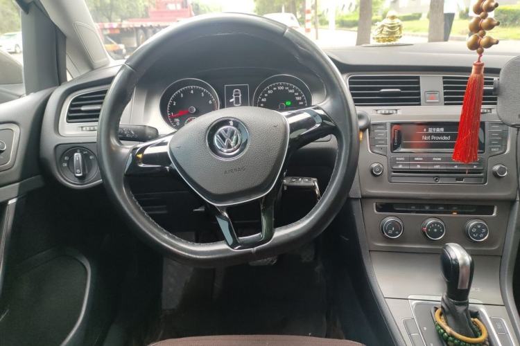 Used Volkswagen Golf 2014 1.6L Automatic Comfort Model Steering Wheel