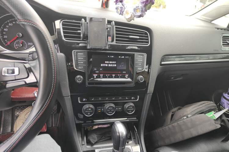 Used Volkswagen Golf 2014 1.4TSI Luxury Travel Edition Audio And AC Panel
