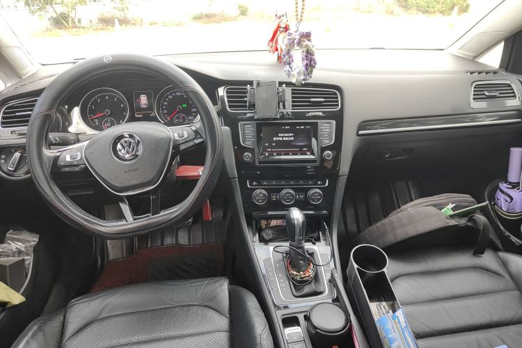 Used Volkswagen Golf 2014 1.4TSI Luxury Travel Edition Center Console