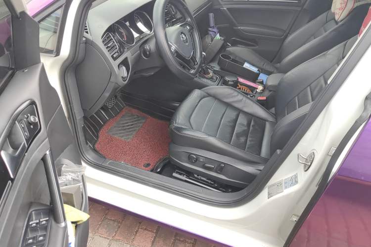 Used Volkswagen Golf 2014 1.4TSI Luxury Travel Edition Driver Seat