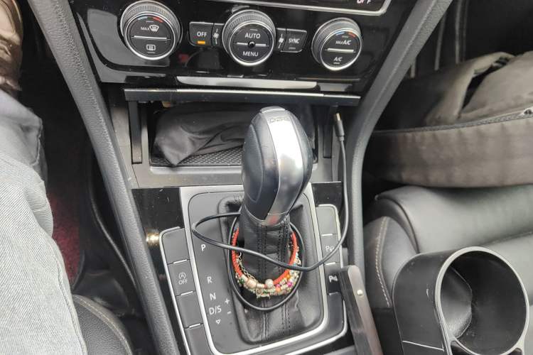 Used Volkswagen Golf 2014 1.4TSI Luxury Travel Edition Gear Lever