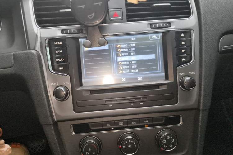 Used Volkswagen Golf 2014 1.6L Automatic Comfort Model Audio And AC Panel