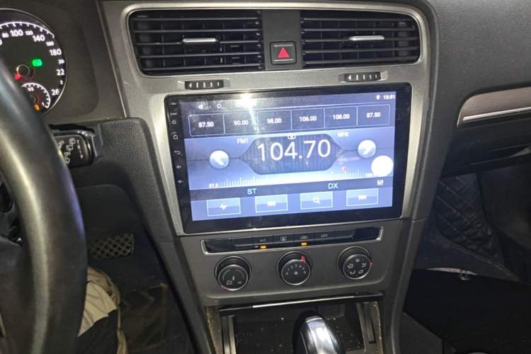 Used Volkswagen Golf 2014 1.4TSI Automatic Comfort Model Audio And AC Panel